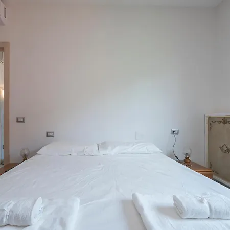 Apartman Ampio E Luminoso Appartamento, Posto Auto Gratuito - Quarenghi Milánó