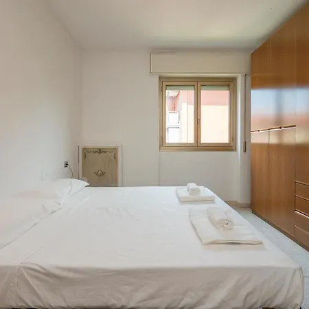 Apartman Ampio E Luminoso Appartamento, Posto Auto Gratuito - Quarenghi Milánó