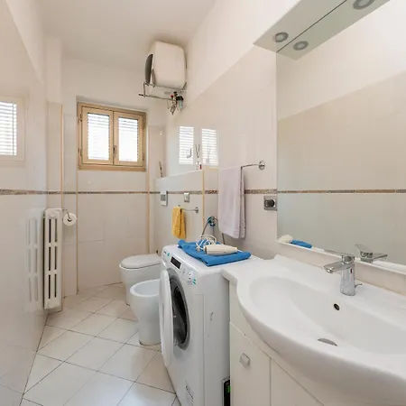 Apartman Ampio E Luminoso Appartamento, Posto Auto Gratuito - Quarenghi *