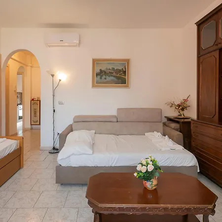 Ampio E Luminoso Appartamento, Posto Auto Gratuito - Quarenghi Apartman *