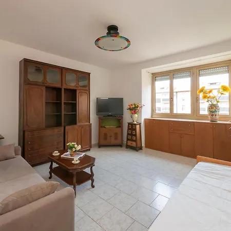 Apartman Ampio E Luminoso Appartamento, Posto Auto Gratuito - Quarenghi