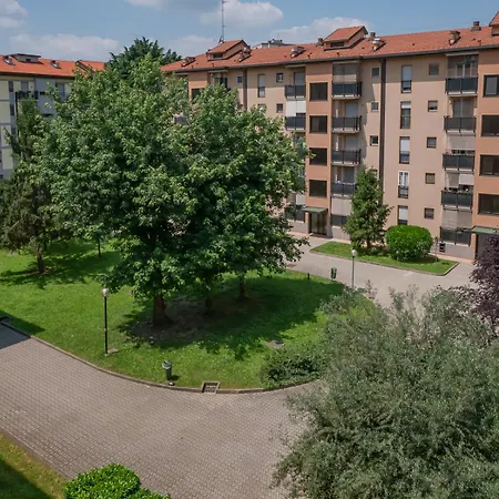 Ampio E Luminoso Appartamento, Posto Auto Gratuito - Quarenghi Apartman Milánó
